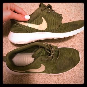 Army Green Nike Tennis Shoes
